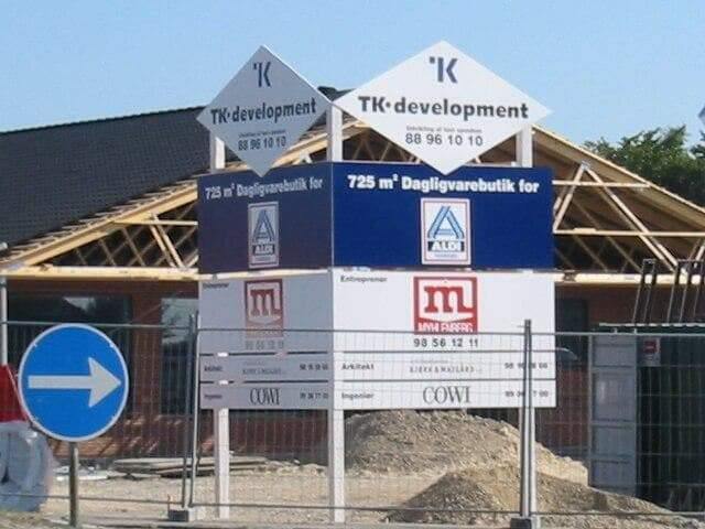 Byggarbetsplatsskylt med dina egna mått och utskrift