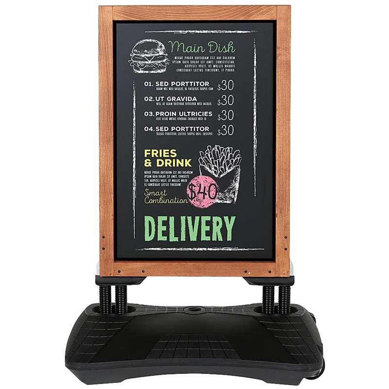 Træskilt med menu, burgertegning, madpriser og "Delivery" tekst. Robust sort base.