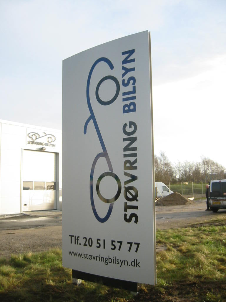 Oval skiltepylon