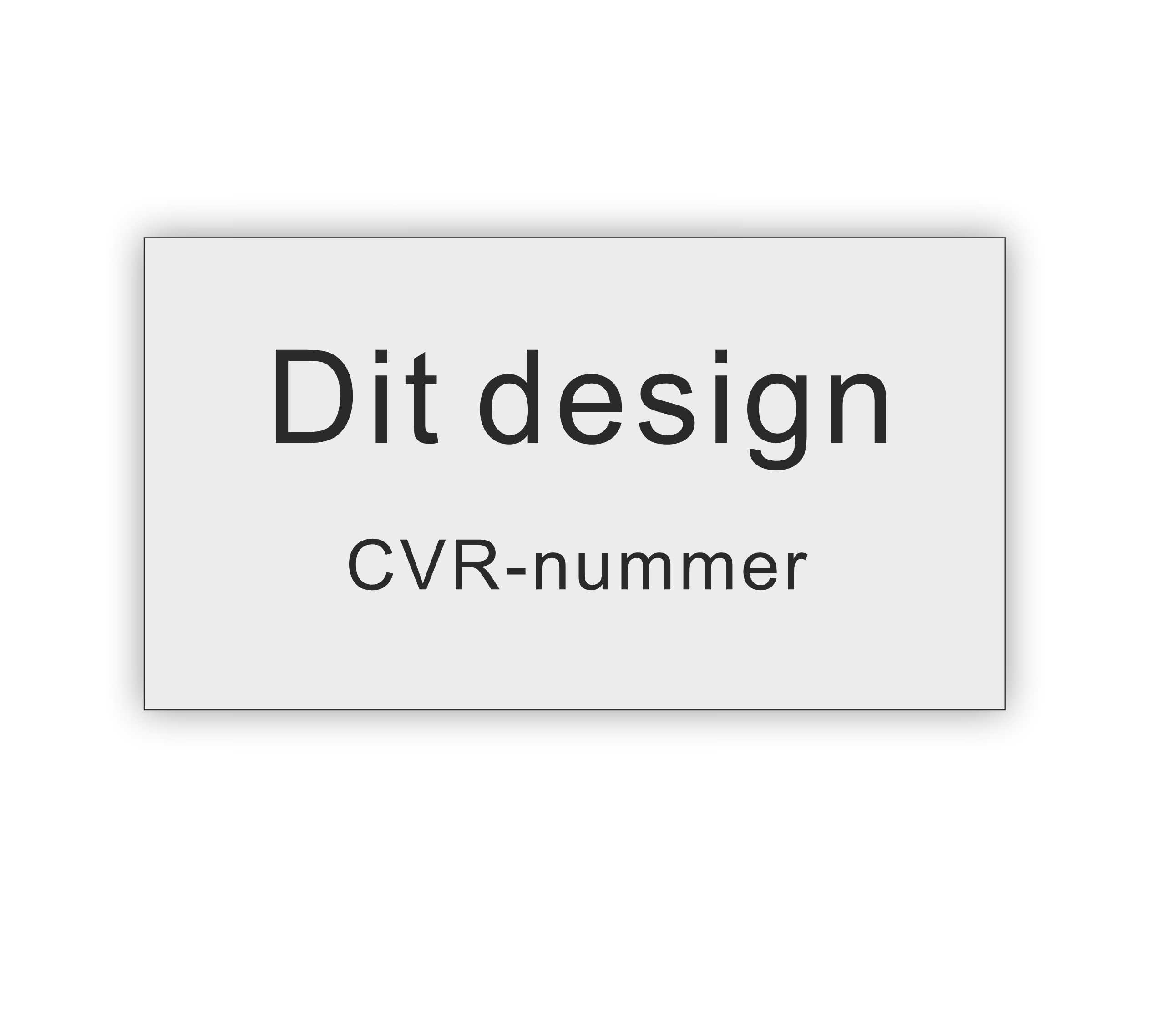 Rektangulær skilteplade med teksten "Dit design" og "CVR-nummer" i sort på grå baggrund.