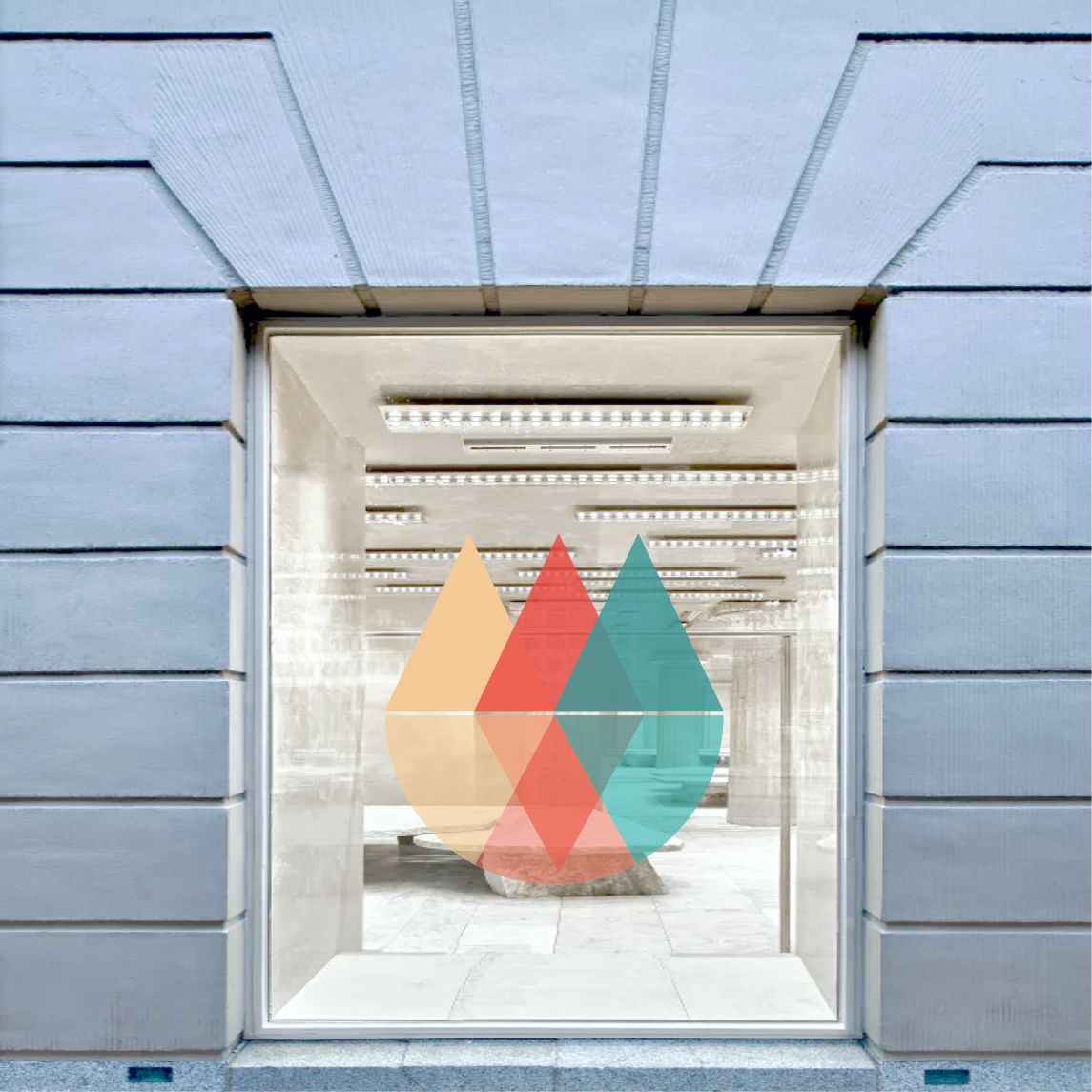 Butiksvindue med gennemsigtig folie, geometrisk mønster i gule, røde og turkise nuancer.