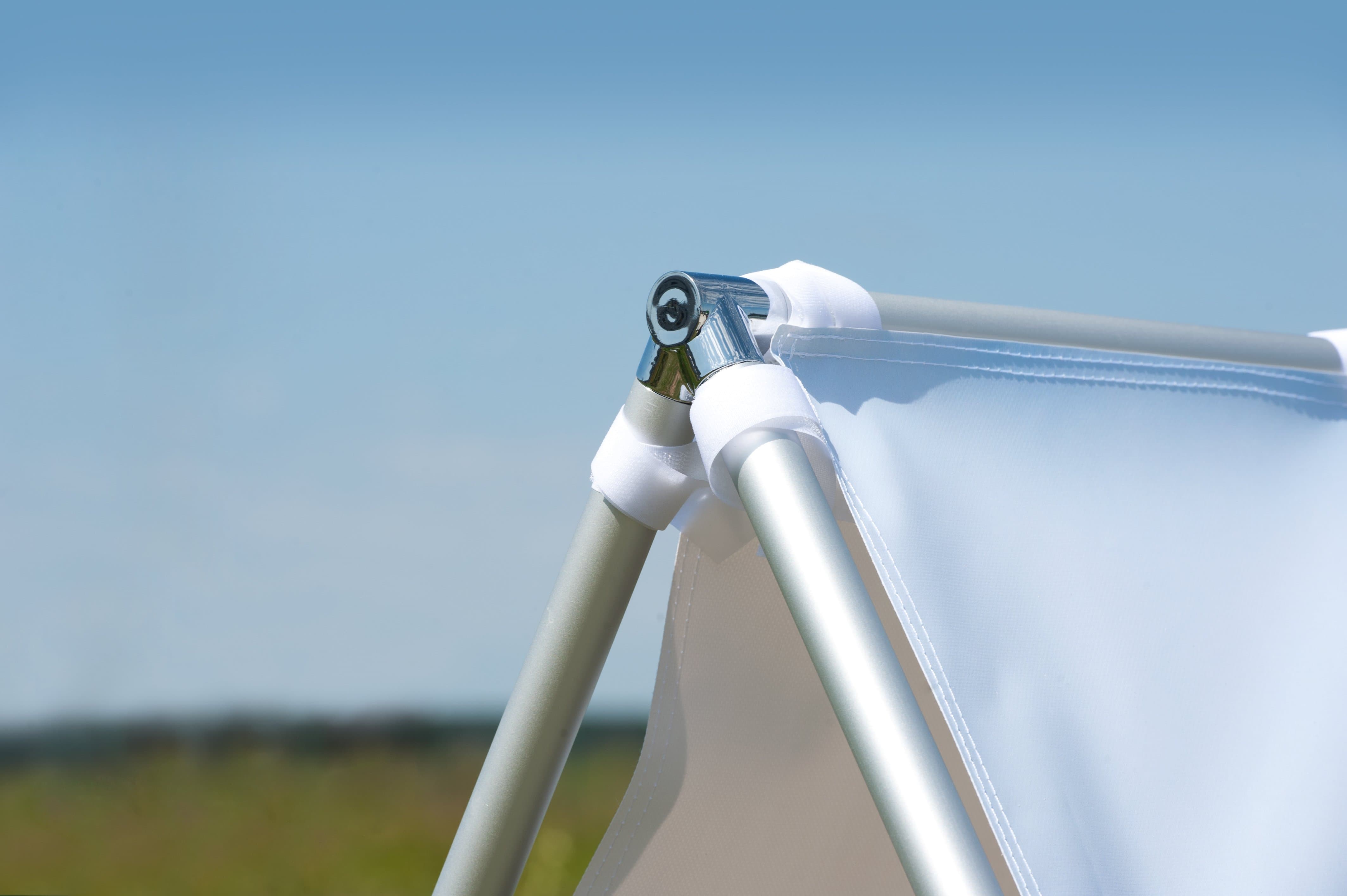 Dubbelsidig A-ram i aluminium 100 x 100 cm.