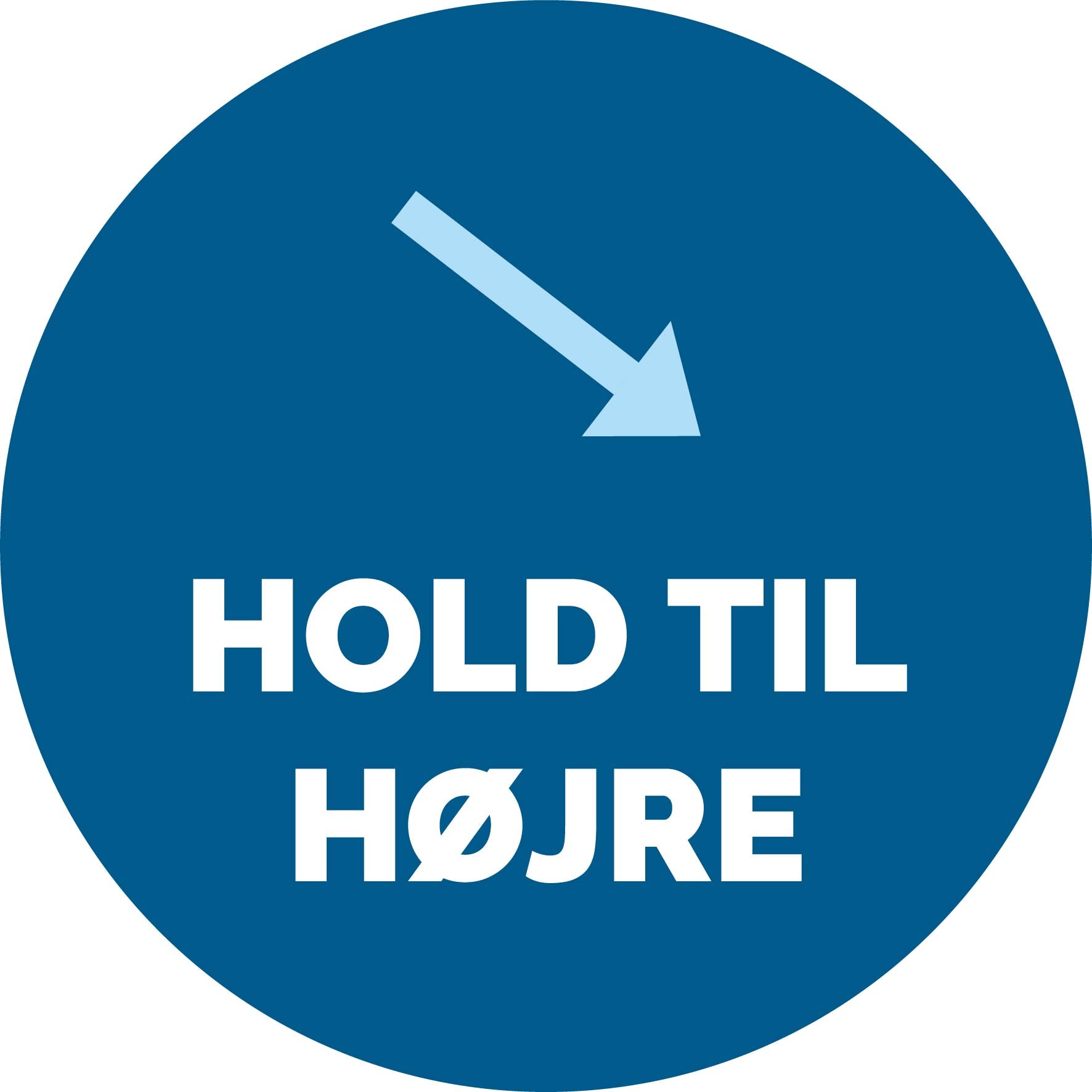 Blåt skilt med en lys blå pil til højre og teksten "HOLD TIL HØJRE" i hvid.