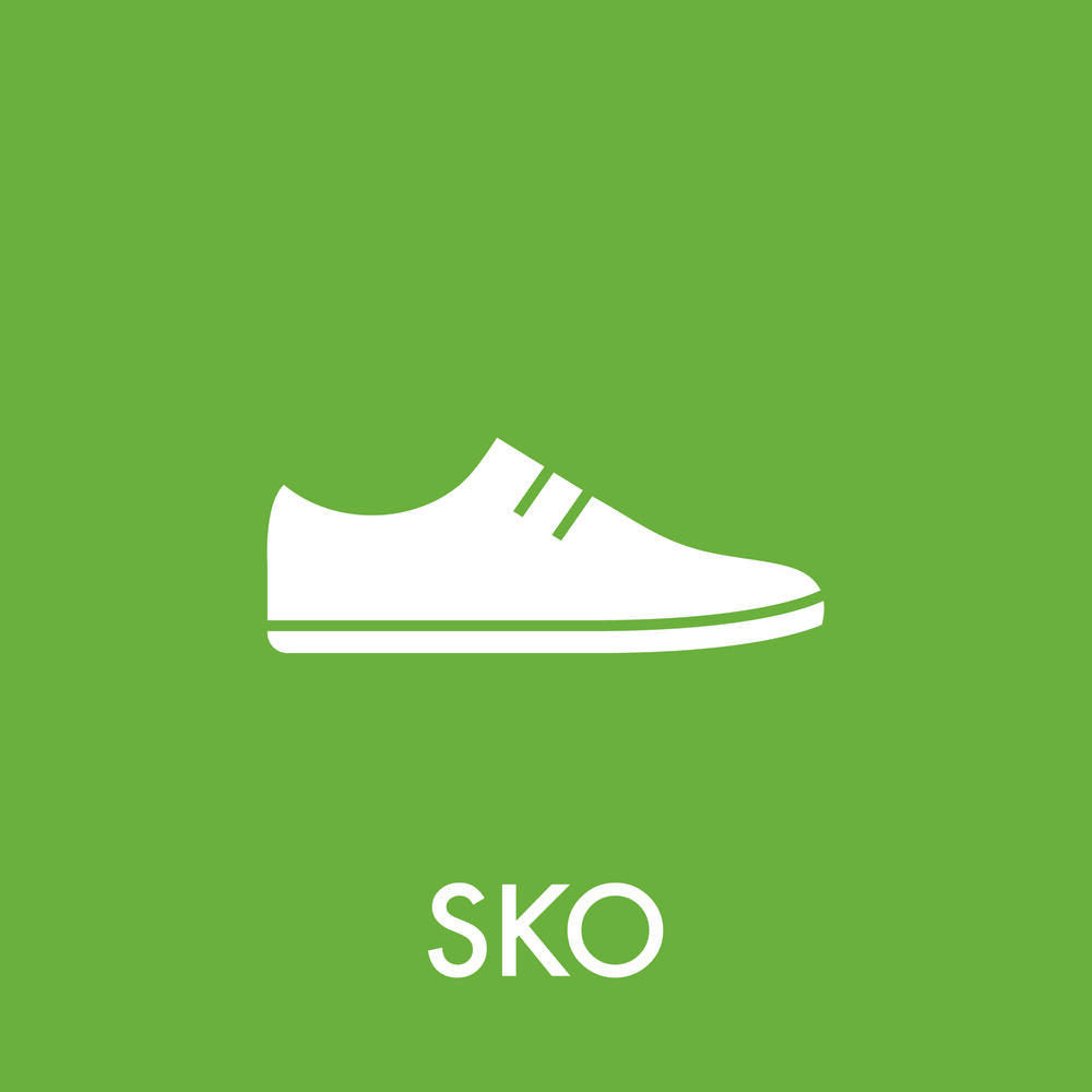 Grøn sticker med hvidt skosymbol og teksten "SKO" nedenunder.