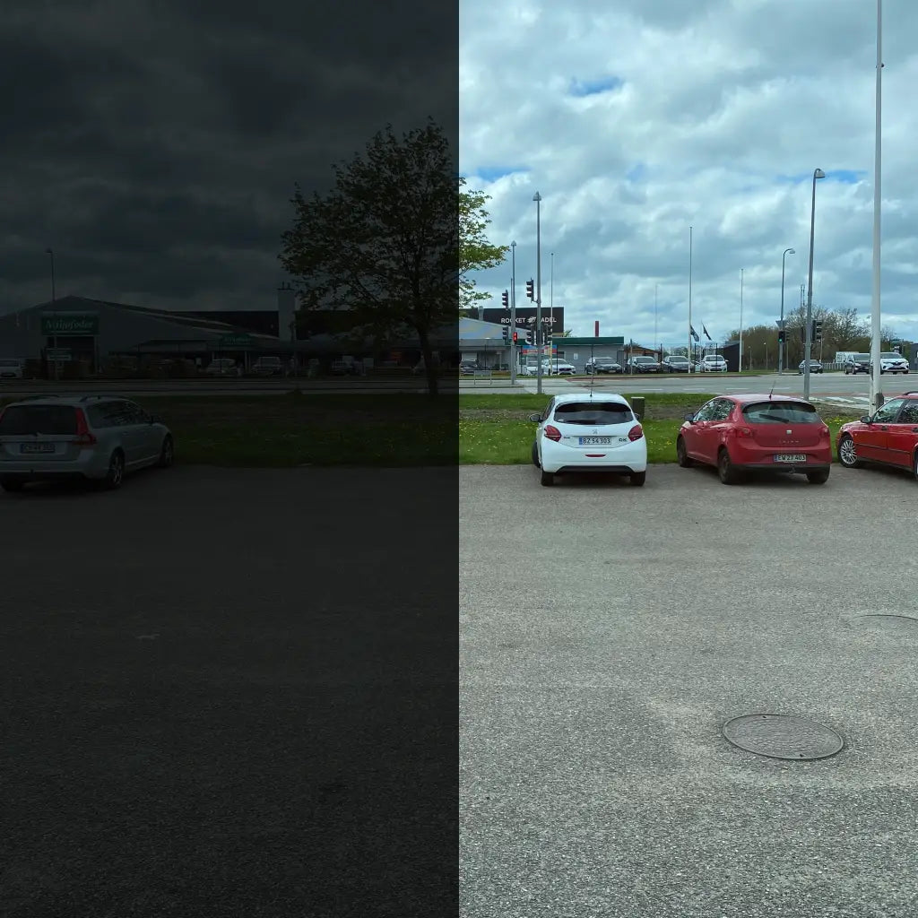 Udendørs scene opdelt i to; venstre side mørknet af bronze solfilm, højre side med normal belysning.