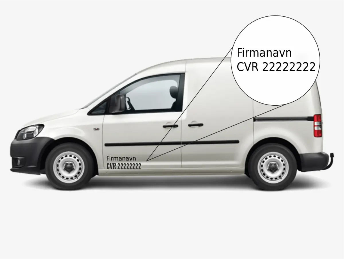 Hvid varevogn med sort tekst "Firmanavn CVR 22222222" på siden af døren.